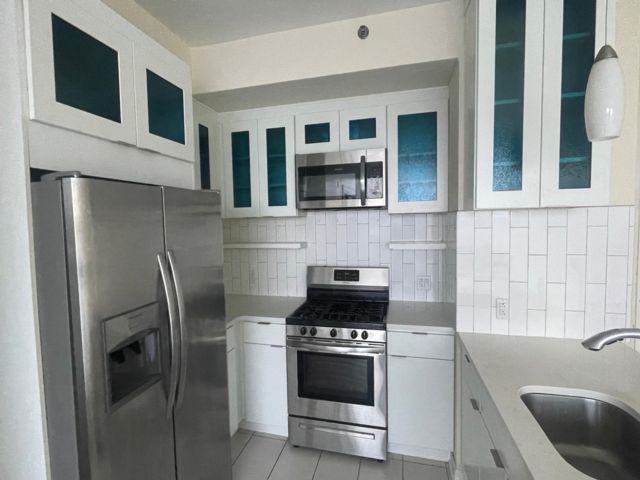  1 BR,  1.00 BTH  Apartment style home in Rockaway Beach