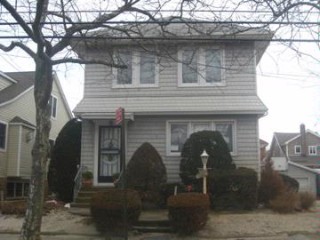  3 BR,  2.00 BTH &nbsp;Colonial style home in BELLE HARBOR