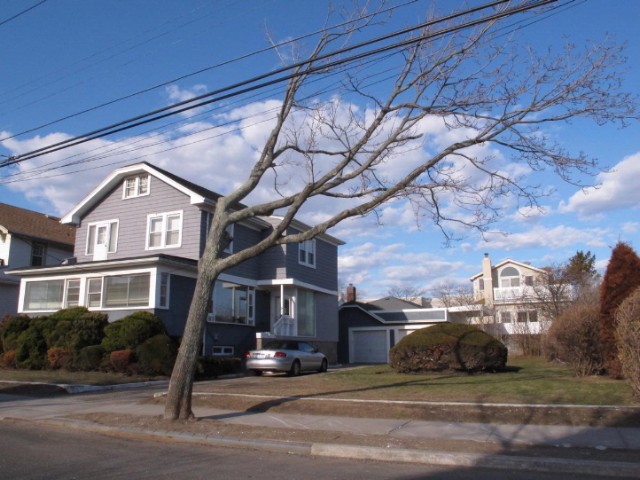  4 BR,  2.00 BTH &nbsp;2 story style home in BELLE HARBOR