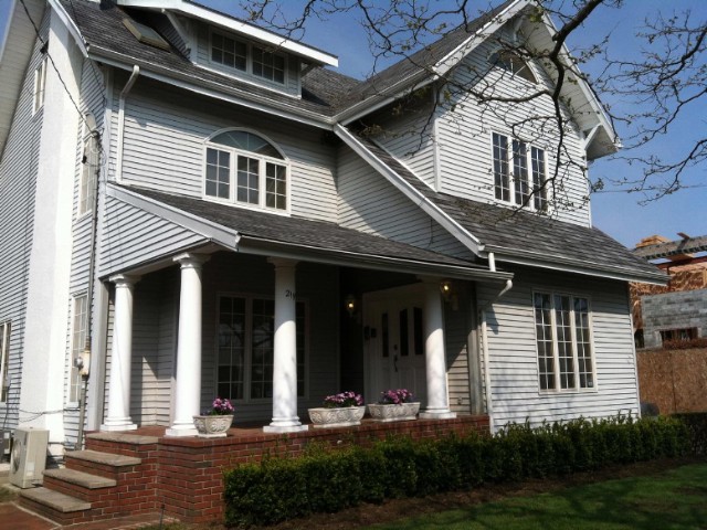  4 BR,  3.50 BTH &nbsp;Contemporary style home in NEPONSIT