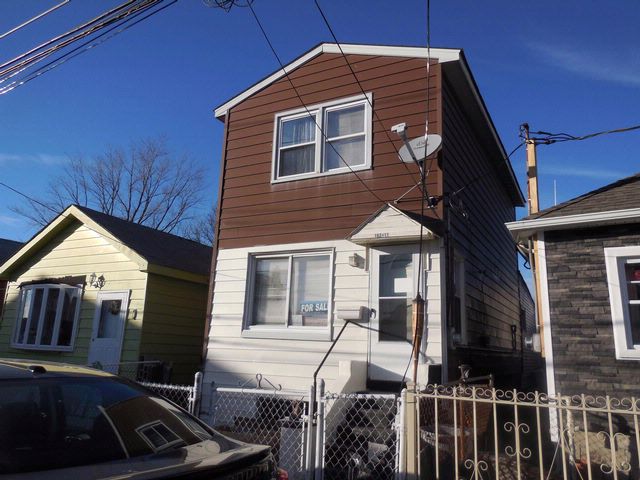  2 BR,  1.00 BTH  Colonial style home in Howard Beach