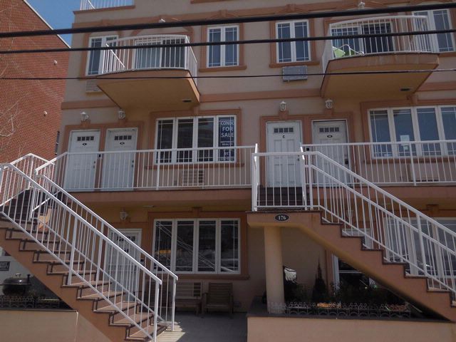  3 BR,  2.00 BTH  Condo style home in Rockaway Park