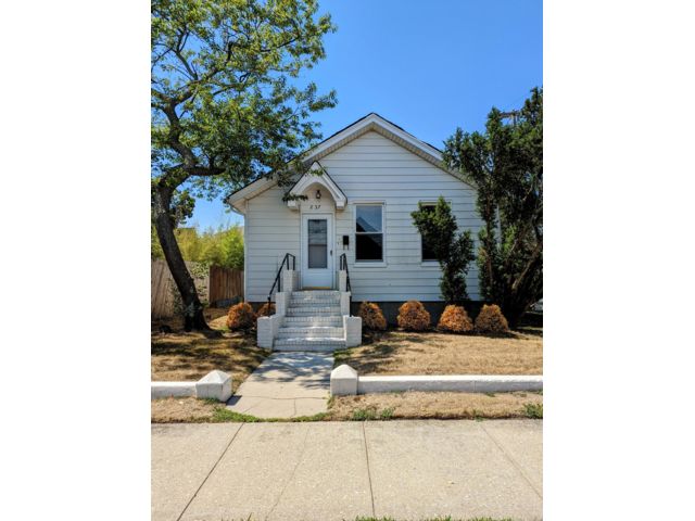  3 BR,  1.50 BTH  Ranch style home in Neponsit