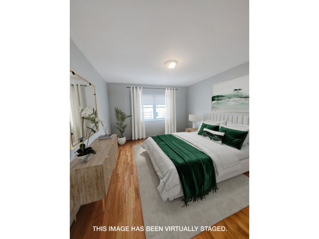  3 BR,  2.00 BTH  Apartment style home in Arverne