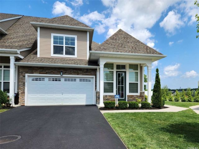  3 BR,  3.00 BTH &nbsp;Other style home in Yaphank