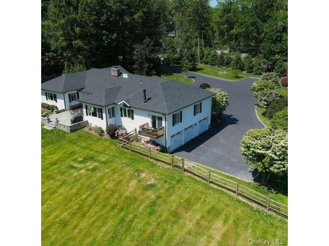  4 BR,  3.00 BTH &nbsp;Ranch style home in Southeast