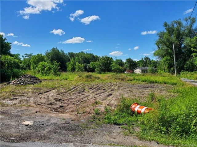 Lot <b>Size:</b>  &nbsp;House style home in Middletown