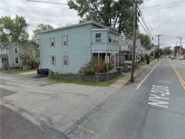  3 BR,  2.00 BTH &nbsp;House style home in Montgomery