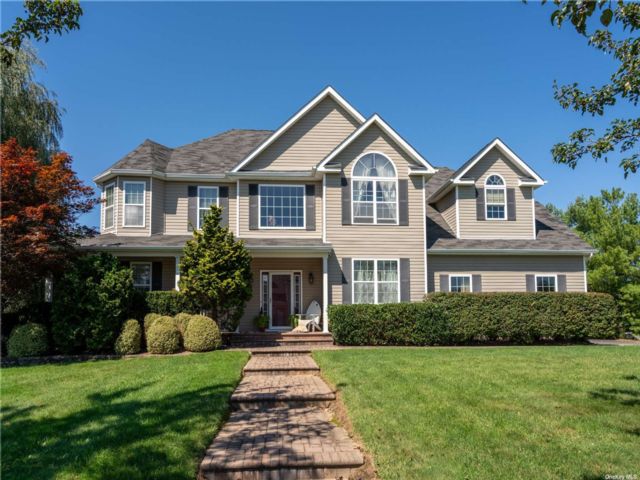  5 BR,  3.00 BTH &nbsp;Post modern style home in Shoreham