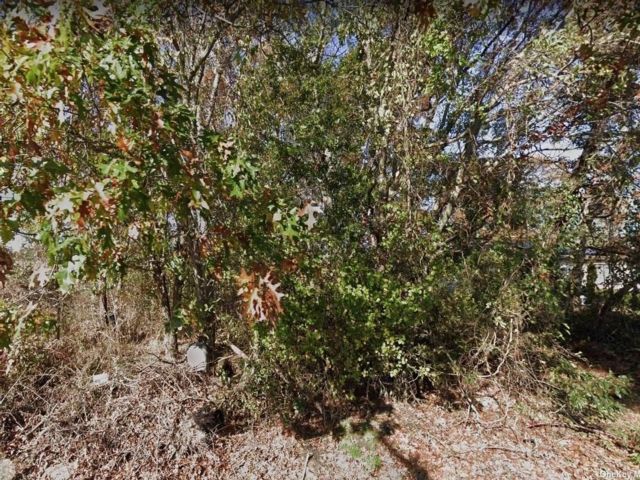 Lot <b>Size:</b> 75x120 &nbsp;Land style home in Brookhaven