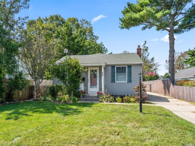  3 BR,  2.00 BTH &nbsp;Ranch style home in Bayport