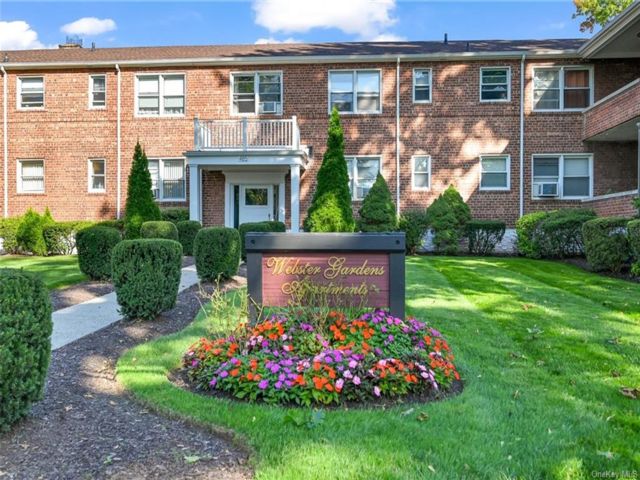  2 BR,  1.00 BTH &nbsp;Garden apartmen style home in New Rochelle