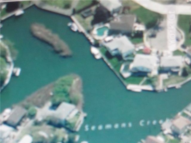 Lot <b>Size:</b> Irr &nbsp;Land style home in Seaford