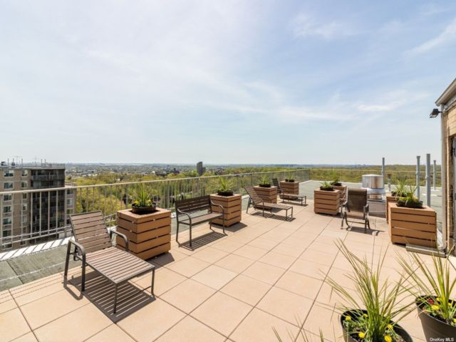 Studio,  1.00 BTH &nbsp;High rise style home in Forest Hills