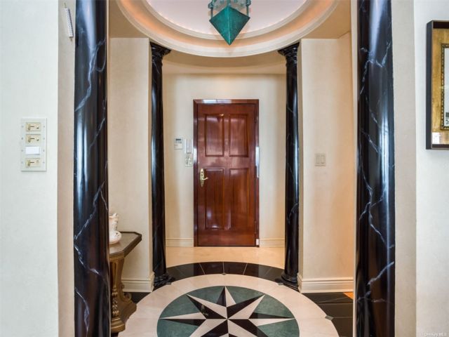 [PHOTO]