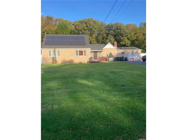  5 BR,  3.00 BTH &nbsp;Exp ranch style home in Port Jefferson Station