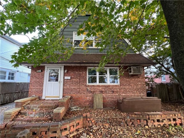  5 BR,  3.00 BTH &nbsp;Two story style home in Bergen Beach