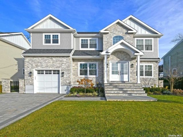  4 BR,  3.00 BTH &nbsp;Colonial style home in Massapequa