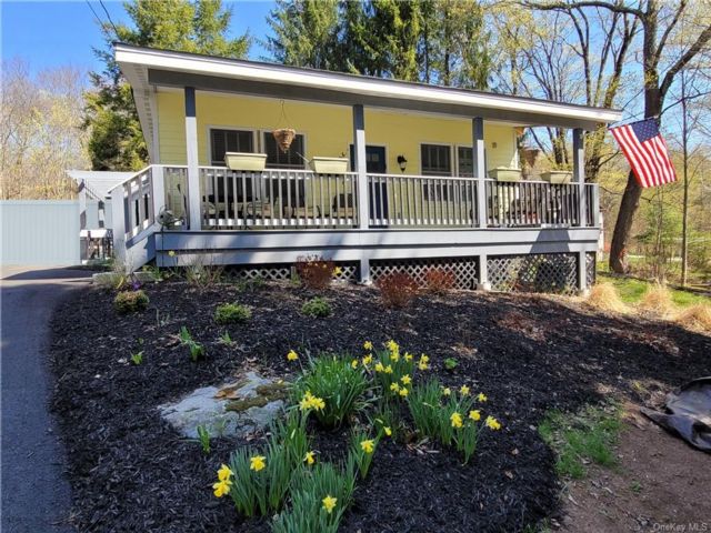  2 BR,  2.00 BTH &nbsp;Contemporary style home in Bethel