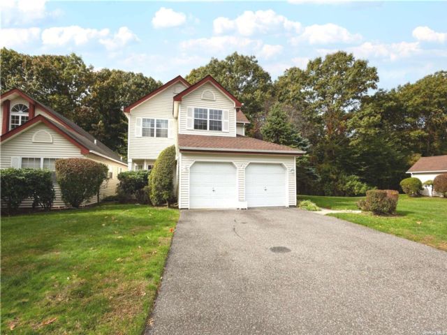  4 BR,  3.00 BTH &nbsp;Victorian style home in Middle Island