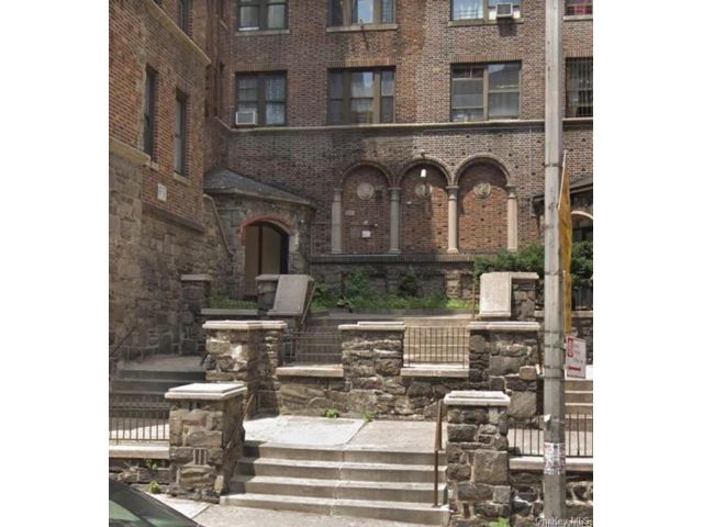  1 BR,  1.00 BTH &nbsp;High rise style home in Stadium