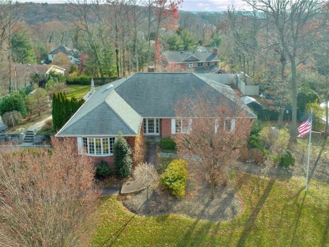  4 BR,  5.00 BTH &nbsp;Farm ranch style home in Bayville