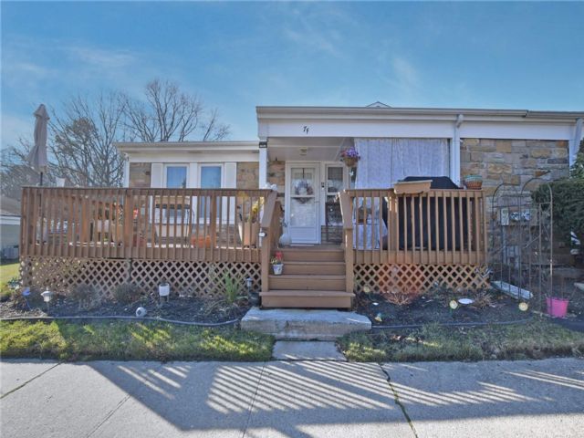  2 BR,  1.00 BTH &nbsp;Townhouse style home in Ridge