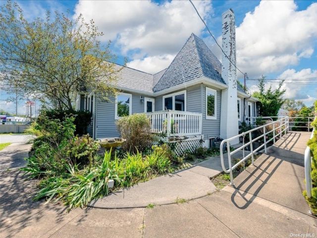Studio,  0.00 BTH &nbsp;House style home in West Islip