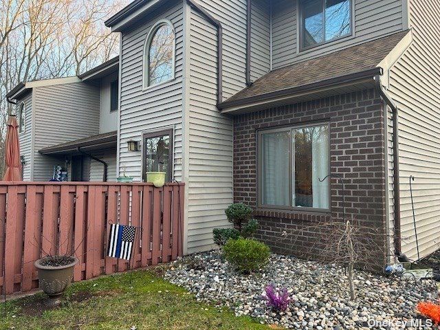  3 BR,  3.00 BTH &nbsp;Townhouse style home in Coram