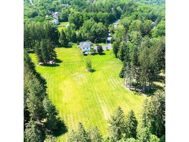 Lot <b>Size:</b>  &nbsp;Land style home in Southeast