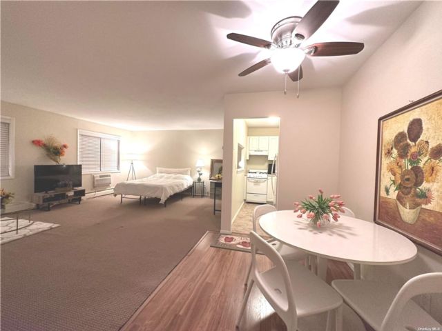  1 BR,  1.00 BTH &nbsp;Garden apartmen style home in Port Jefferson Station