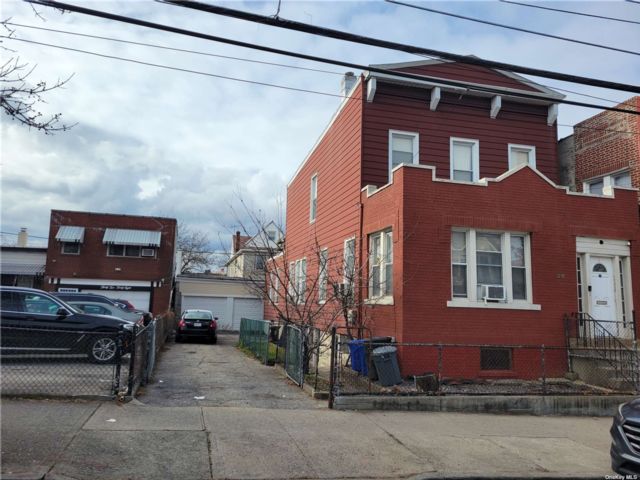  4 BR,  3.00 BTH &nbsp;Other style home in East Elmhurst