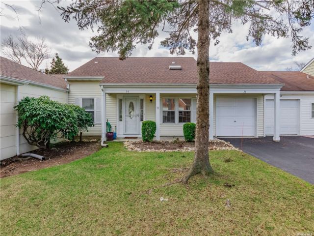  2 BR,  2.00 BTH &nbsp;Townhouse style home in Mount Sinai