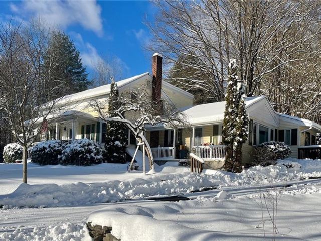  3 BR,  3.00 BTH &nbsp;Colonial style home in Fallsburg