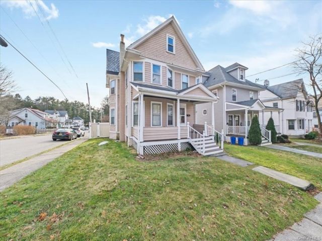  3 BR,  2.00 BTH &nbsp;Colonial style home in Peekskill