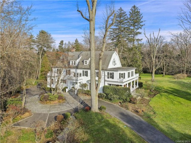  6 BR,  6.00 BTH &nbsp;Colonial style home in Scarsdale