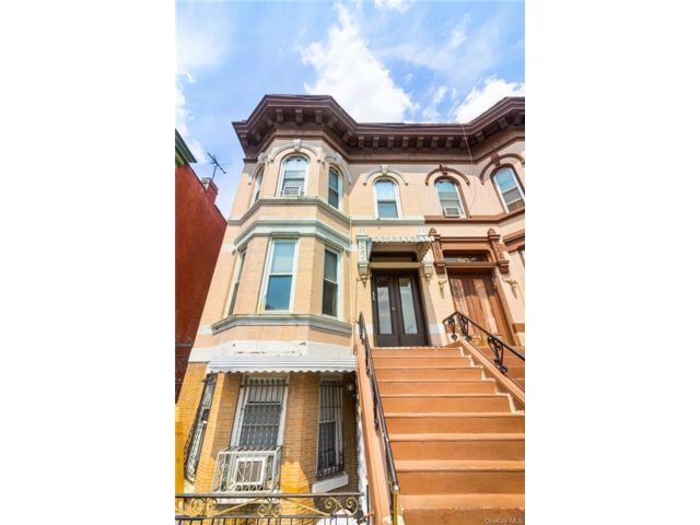  6 BR,  4.00 BTH &nbsp;Townhouse style home in Oak Point