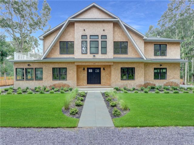  5 BR,  7.00 BTH &nbsp;Colonial style home in Bridgehampton