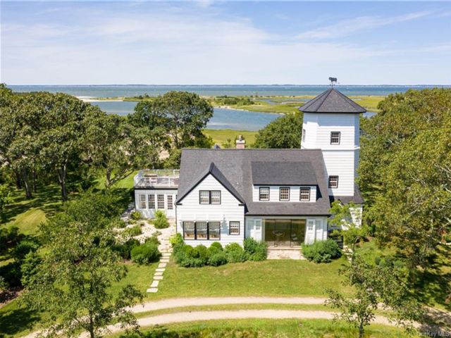  7 BR,  9.00 BTH &nbsp;House style home in Southampton