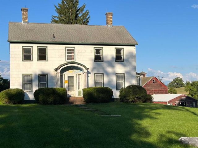  5 BR,  0.00 BTH &nbsp;Colonial style home in North East