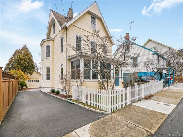  3 BR,  1.00 BTH &nbsp;Colonial style home in Peekskill