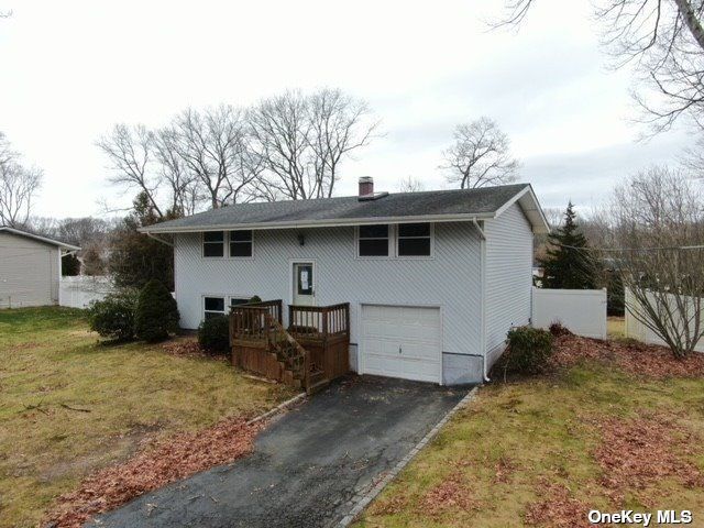  4 BR,  2.00 BTH &nbsp;Hi ranch style home in East Setauket