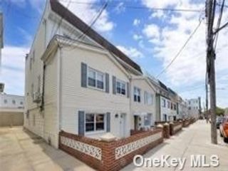  6 BR,  3.00 BTH &nbsp;Other style home in Middle Village
