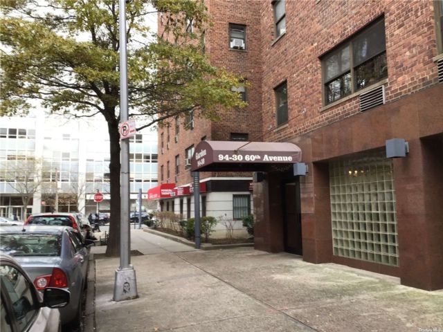 Studio,  1.00 BTH &nbsp;Mid-rise style home in Elmhurst