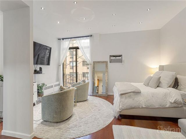 Studio,  1.00 BTH &nbsp;Other style home in New York