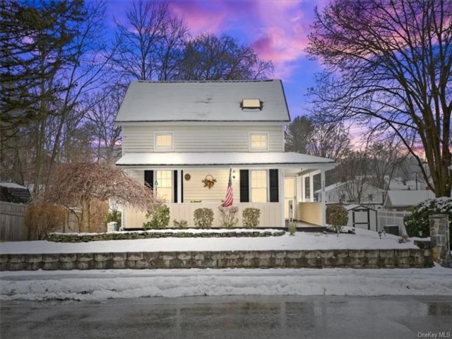  2 BR,  2.00 BTH &nbsp;Colonial style home in Cortlandt