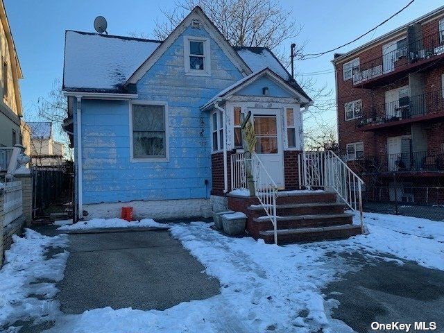  3 BR,  1.00 BTH &nbsp;Cape cod style home in Flushing