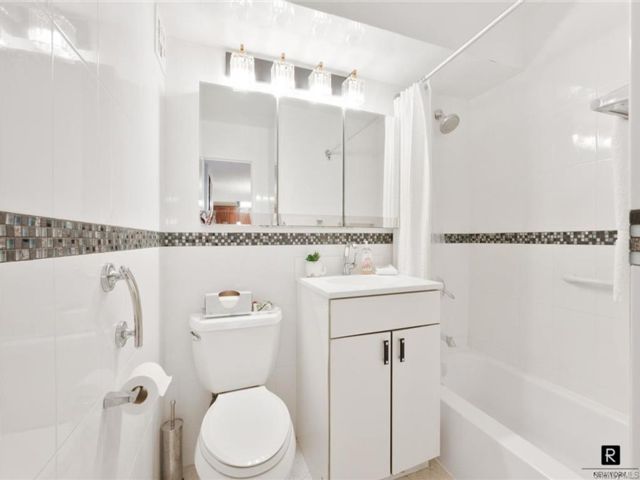 [PHOTO]