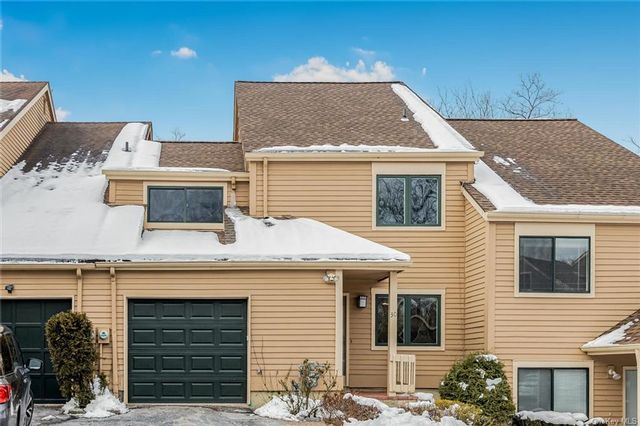  3 BR,  3.00 BTH &nbsp;Townhouse style home in Greenburgh