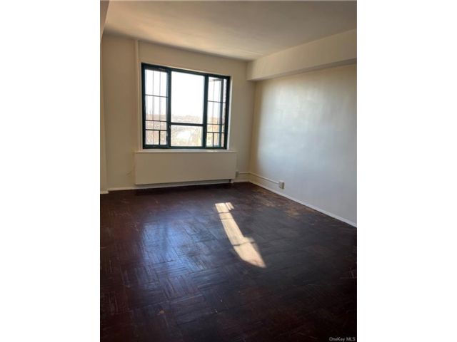  2 BR,  1.00 BTH &nbsp;Condo style home in New York